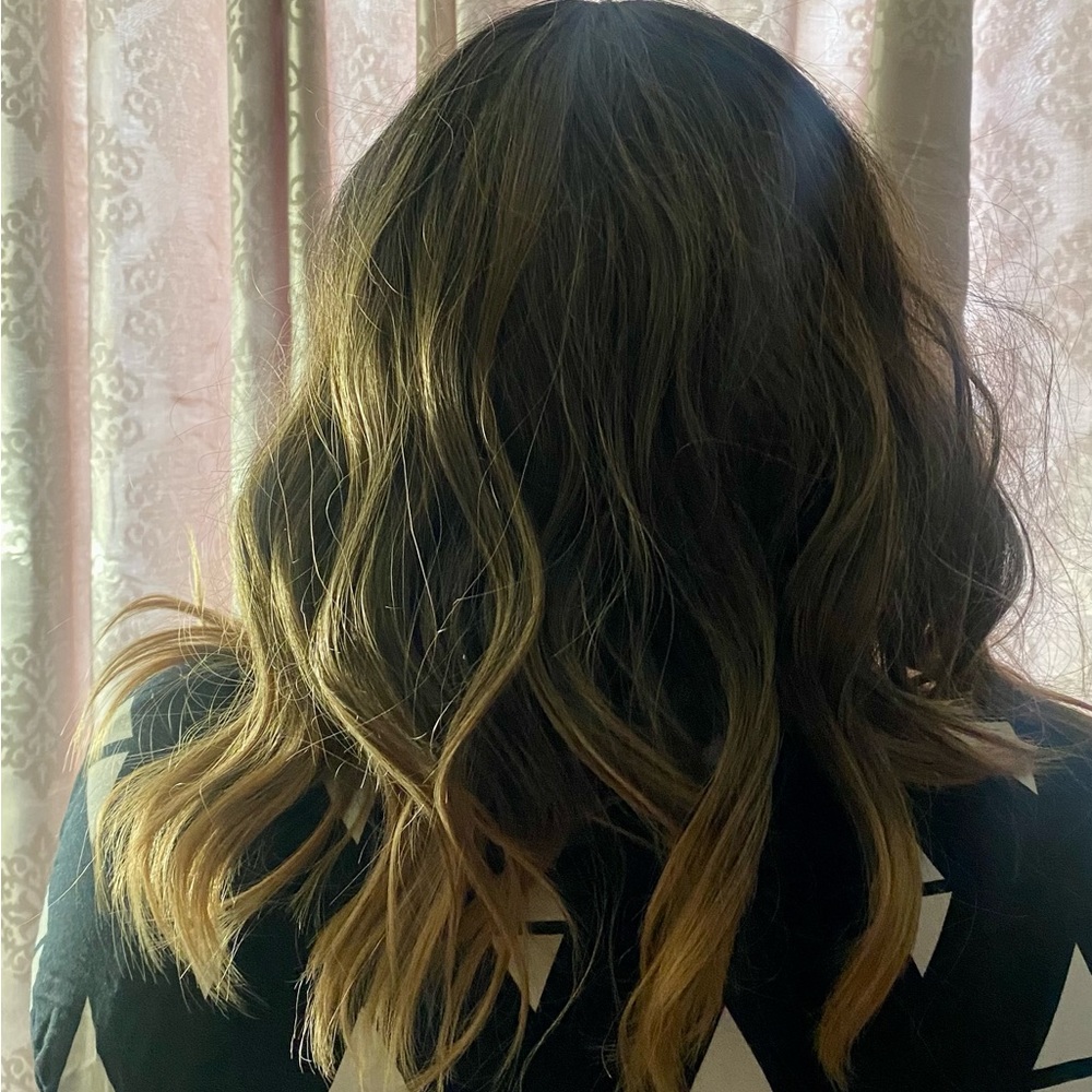 Beautiful wig - Picture 2 of 3